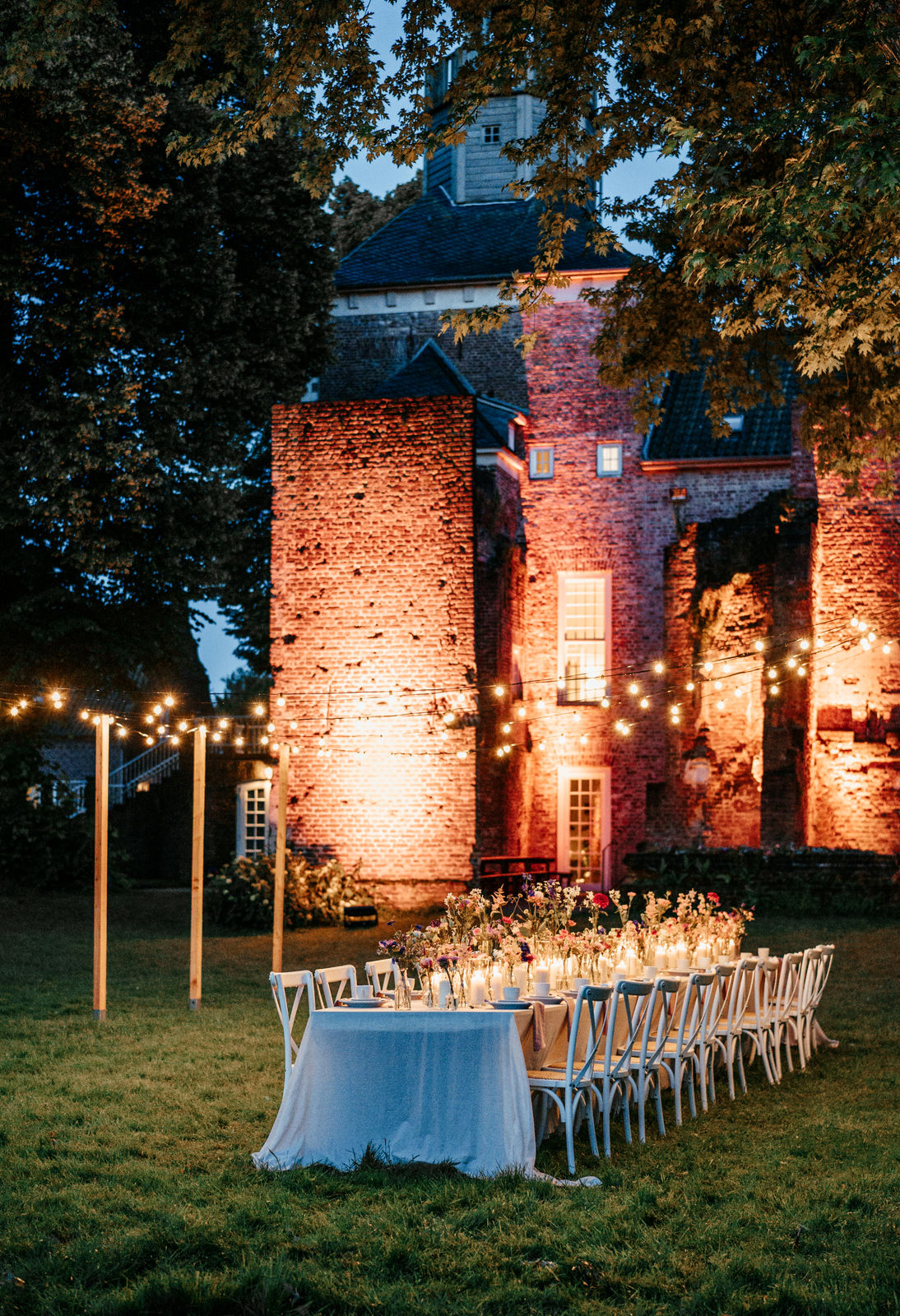 Dinnersetting in Schwarz und Gold